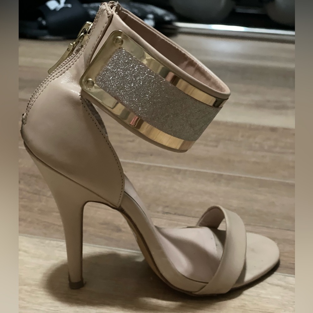 Bebe gold and nude pump